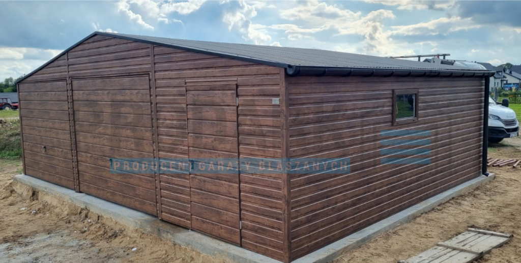 Garaż blaszany 9×6 dwuspad drewnopodobny z pomieszczeniem gospodarczym