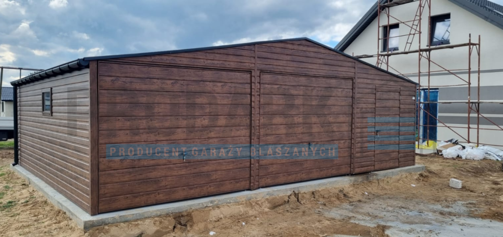 Garaż blaszany 9×6 dwuspad drewnopodobny z pomieszczeniem gospodarczym