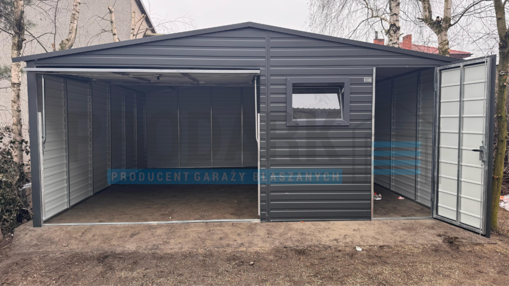 Garaż blaszany 5×6 dwuspadowy z pomieszczeniem gospodarczym