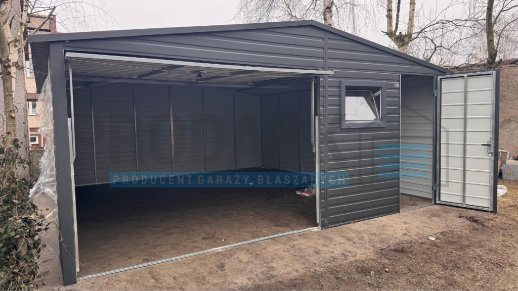 Garaż blaszany 5×6 dwuspadowy z pomieszczeniem gospodarczym