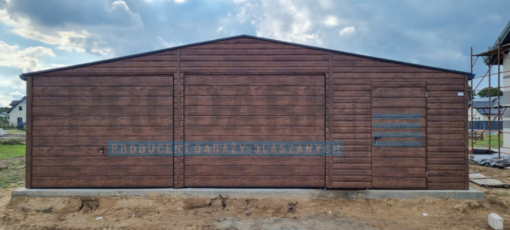 Garaż blaszany 9×6 dwuspad drewnopodobny z pomieszczeniem gospodarczym