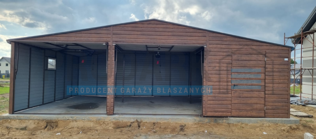 Garaż blaszany 9×6 dwuspad drewnopodobny z pomieszczeniem gospodarczym