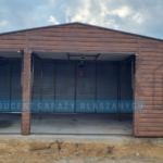 Garaż blaszany 9×6 dwuspad drewnopodobny z pomieszczeniem gospodarczym