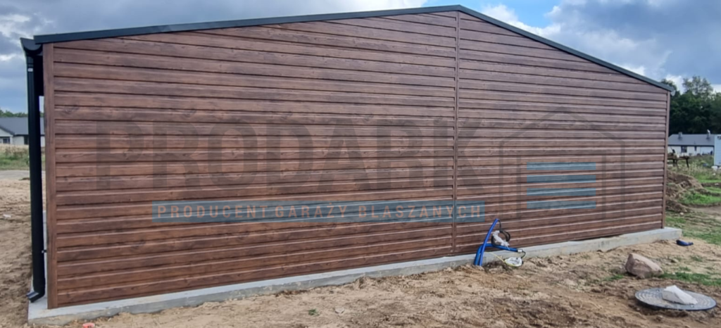 Garaż blaszany 9×6 dwuspad drewnopodobny z pomieszczeniem gospodarczym