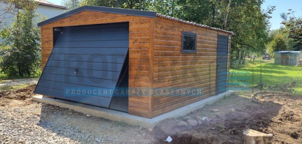Garaż blaszany 4×6 dwuspad Drewnopodobny z blachodachówka
